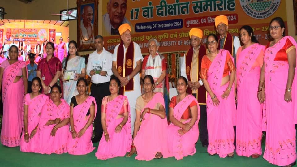 UP News: Convocation ceremony ...  Medal of hard work lying around the neck, smile on the face