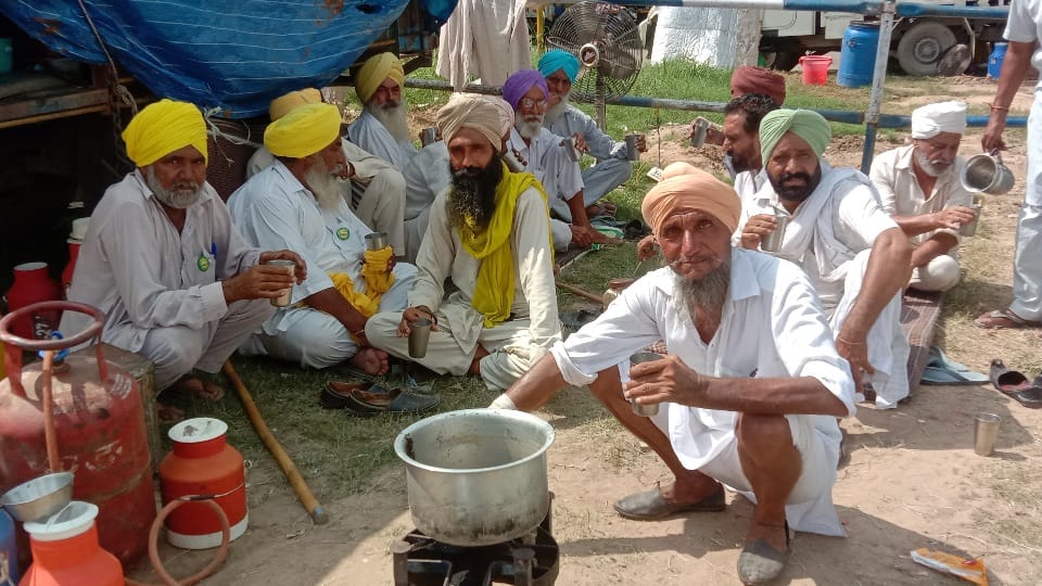 Chandigarh: Consensus in the meeting...group of six farmers will travel to Delhi