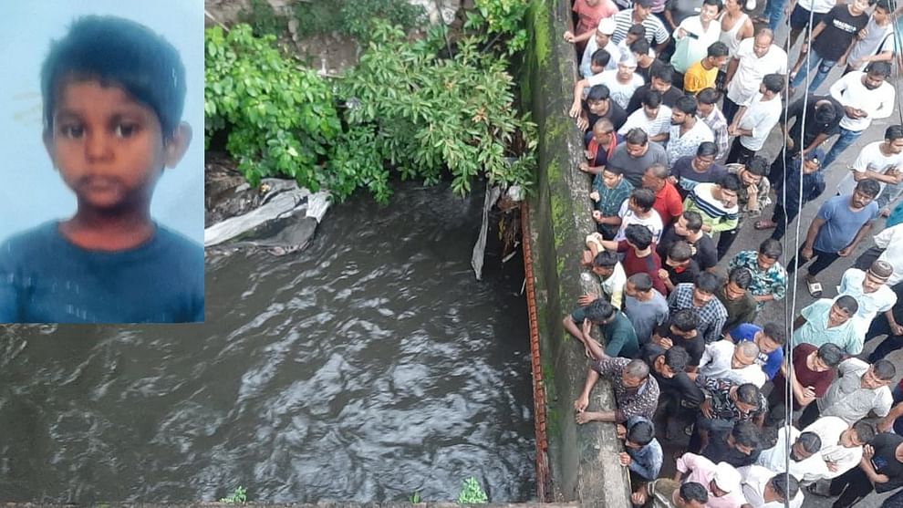 A six years old child falls in a big drain in Lucknow.