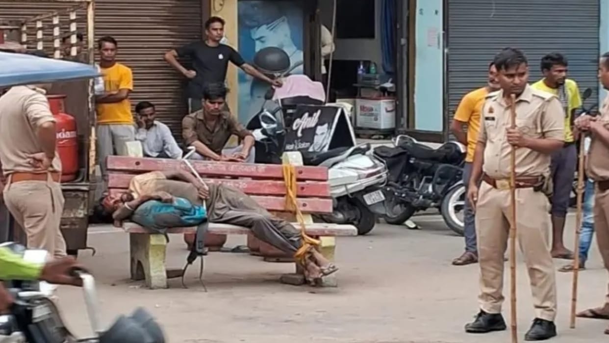 UP: Young man suddenly started running and biting people on the road, injured six people in an hour