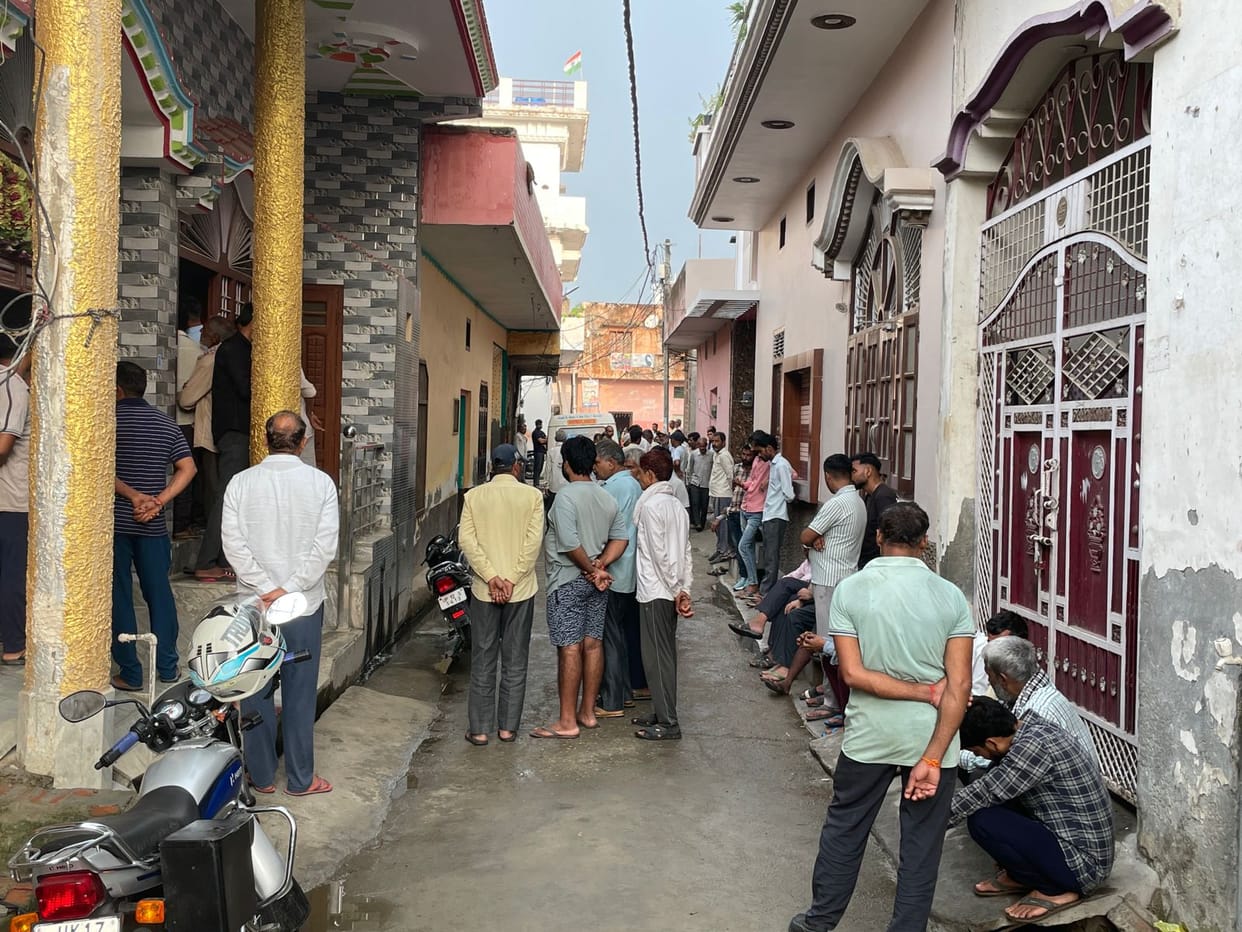 Truck helper from Shamli died in a road accident in Orissa, relatives refused to take the body