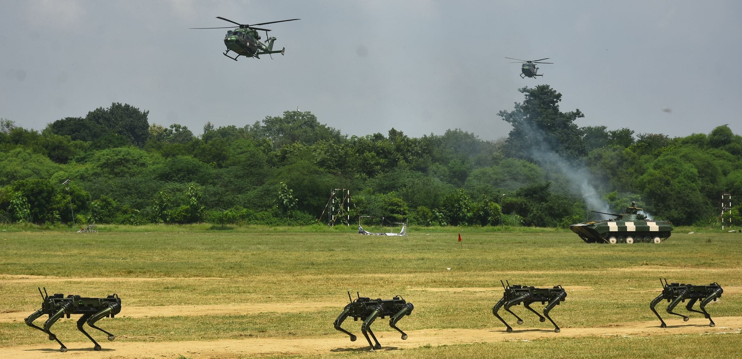 Lucknow: Youth gathered to see military weapons, flypast, combat display won hearts, photos