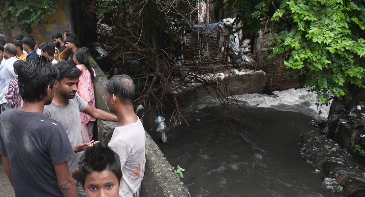 A six years old child falls in a big drain in Lucknow.