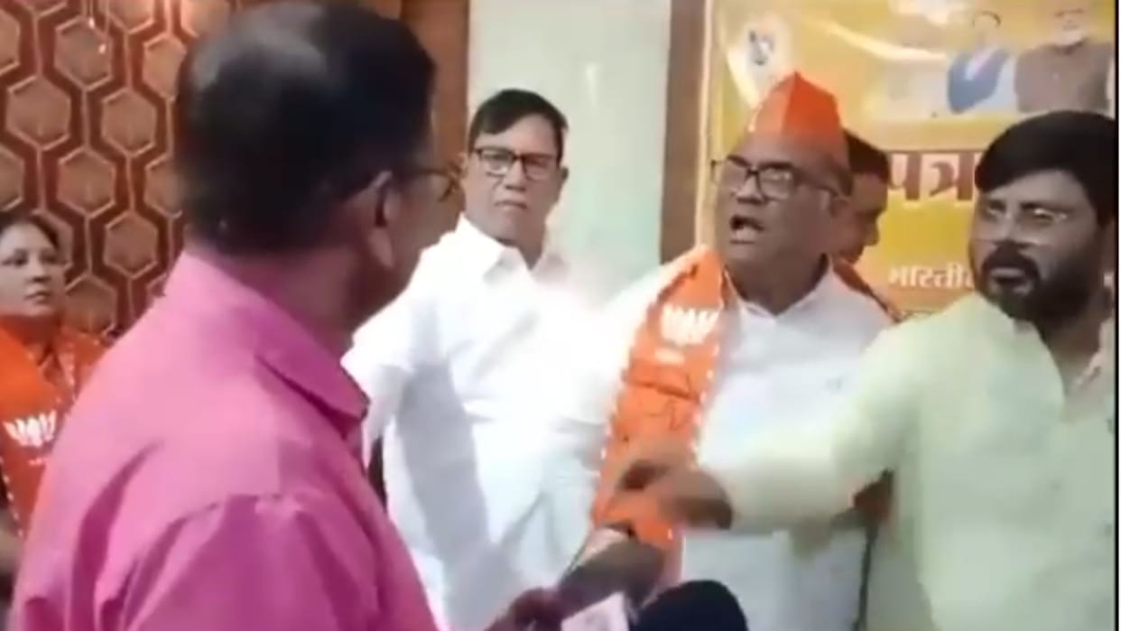 Minister Girish Chandra Yadav expressed displeasure with journalist in Jaunpur