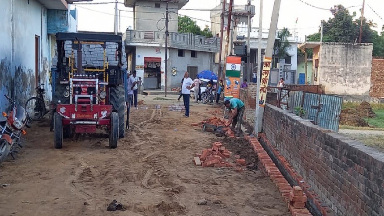 footpaths were being built without ballast revealed in Executive Engineers investigation 50 thousand fine