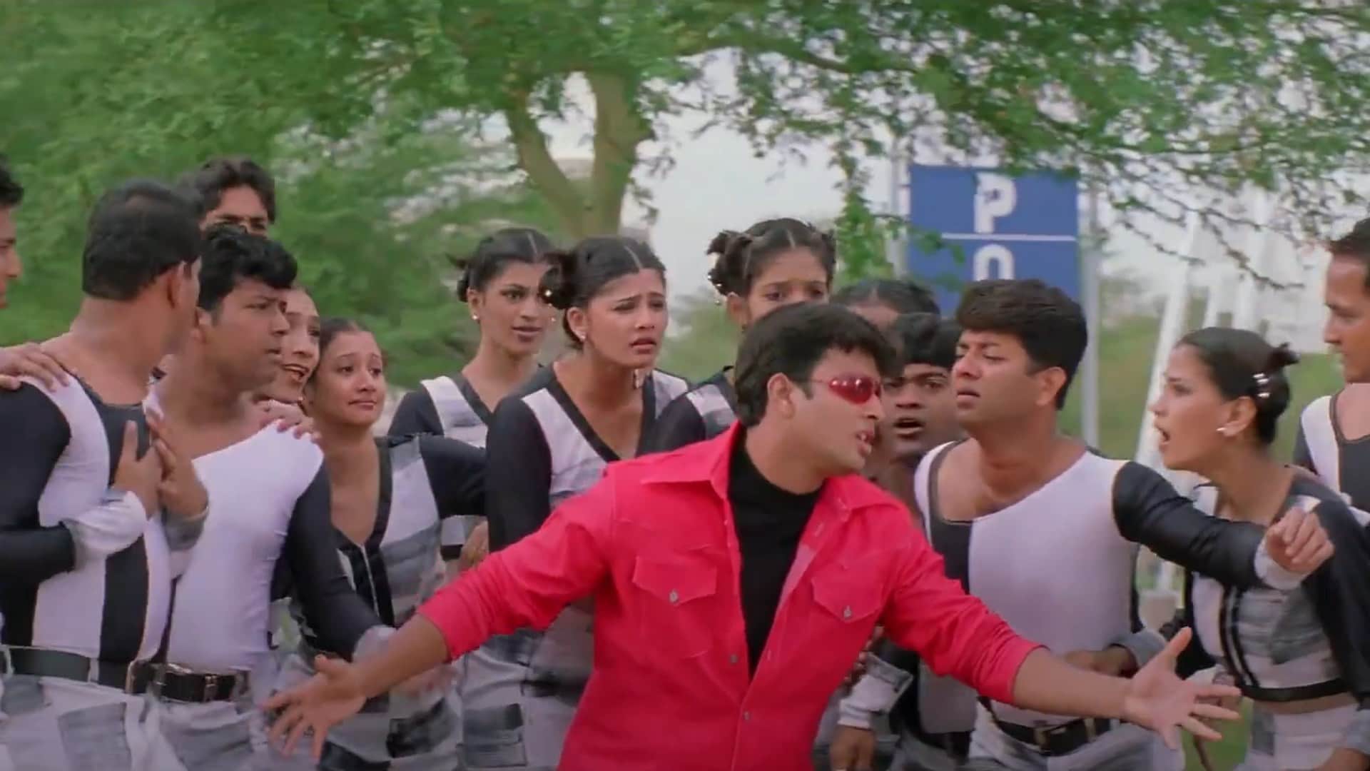Daisy Shah has been a part of Rehna Hai Tere Dil Mein See Actress Photos as a background dancer