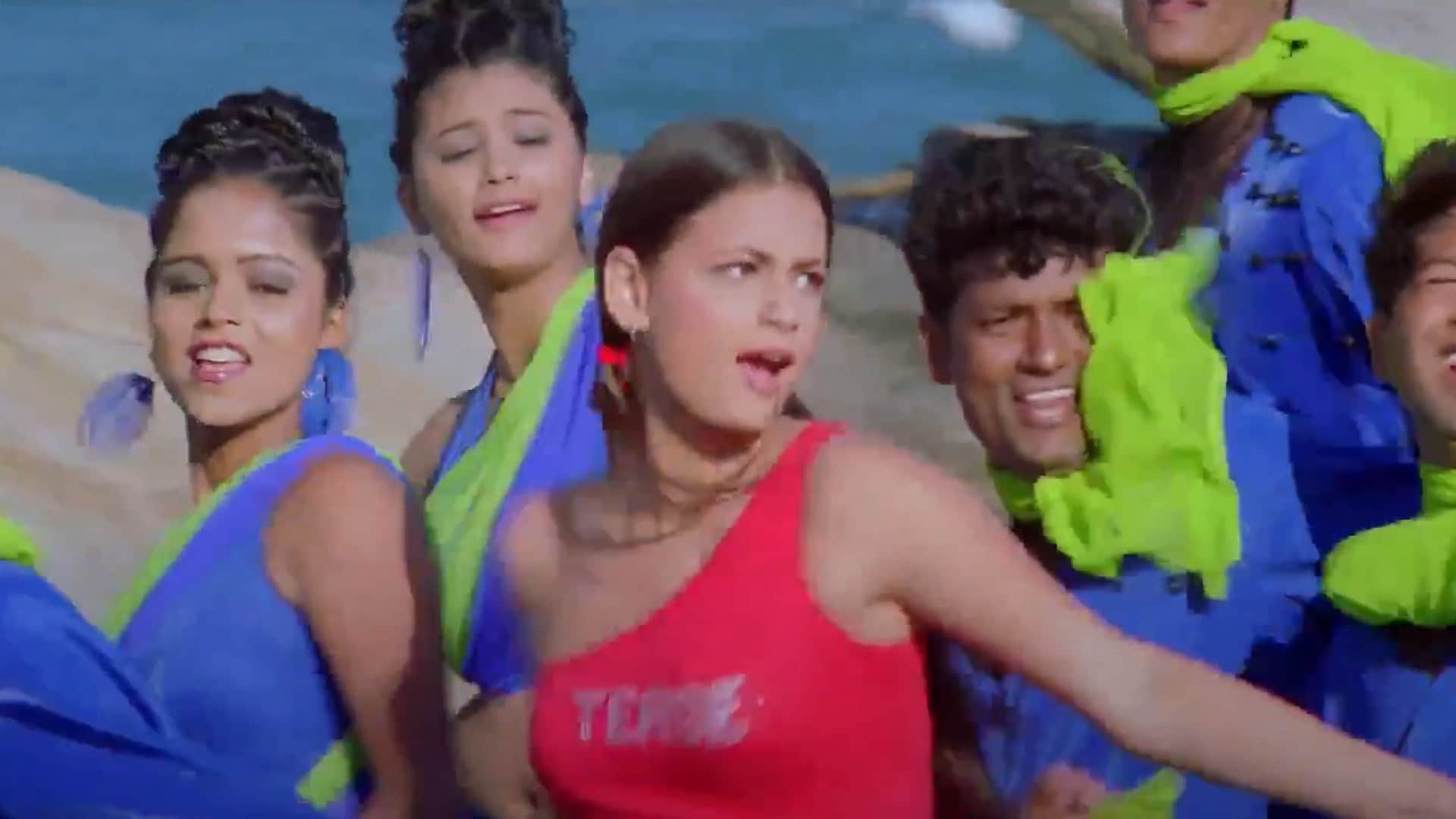 Daisy Shah has been a part of Rehna Hai Tere Dil Mein See Actress Photos as a background dancer
