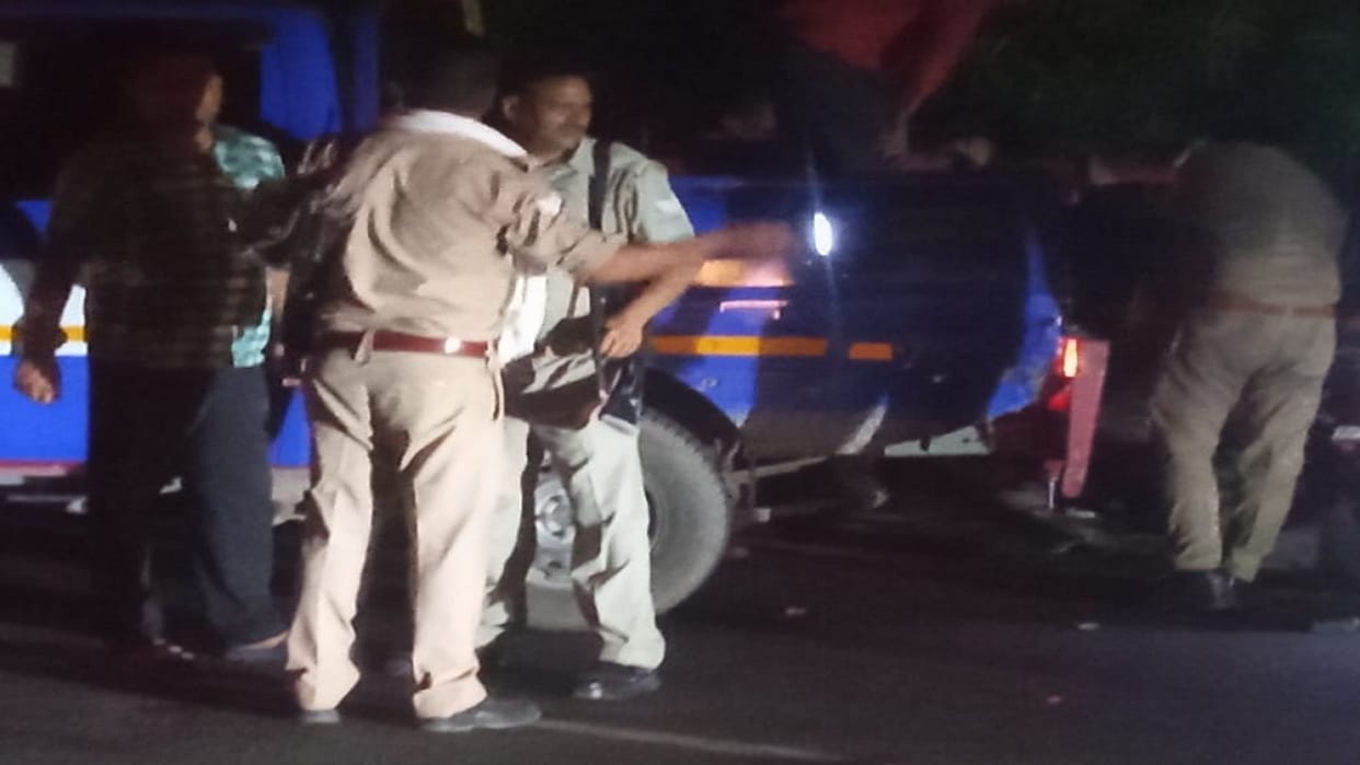 Husband, wife and daughter died after being run over by a truck in Bareilly