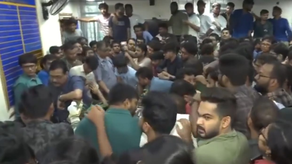 West Bengal: protest by Students and doctors of NBMCH allegedly tampering with marksheet in Siliguri