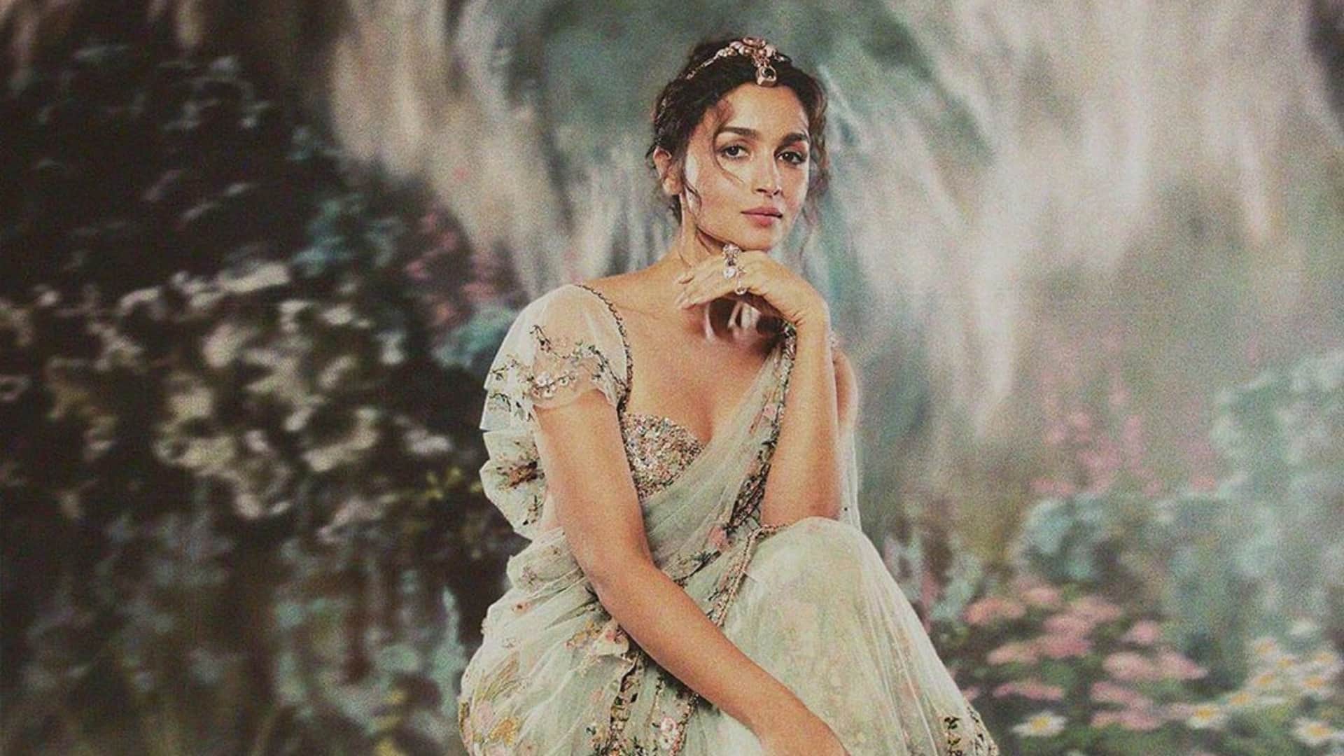 Jigra actress Alia Bhatt scolded the paparazzi and can be heard saying Kya kar rahe ho yeh private space hai