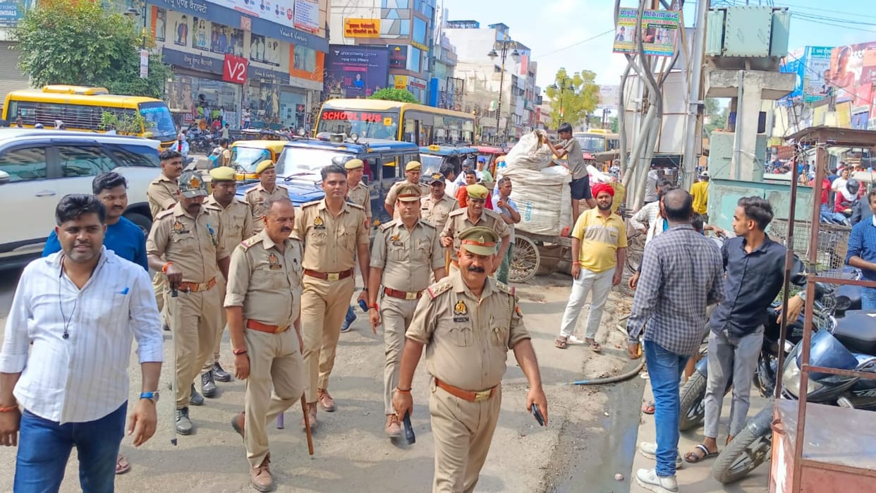 Varanasi police seized auto e-rickshaw and ambulance during anti encroachment drive