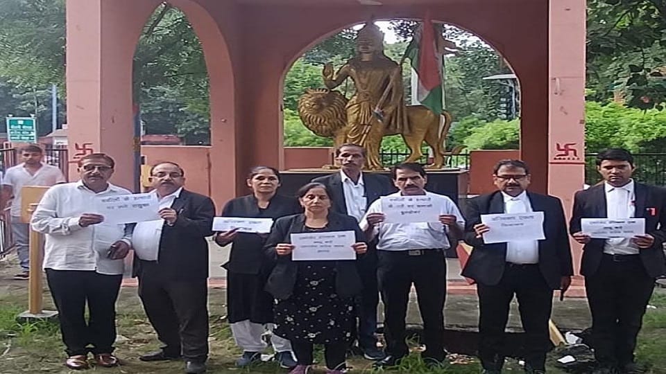 Anger among civil lawyers due to the murder of female advocate Mohini Tomar