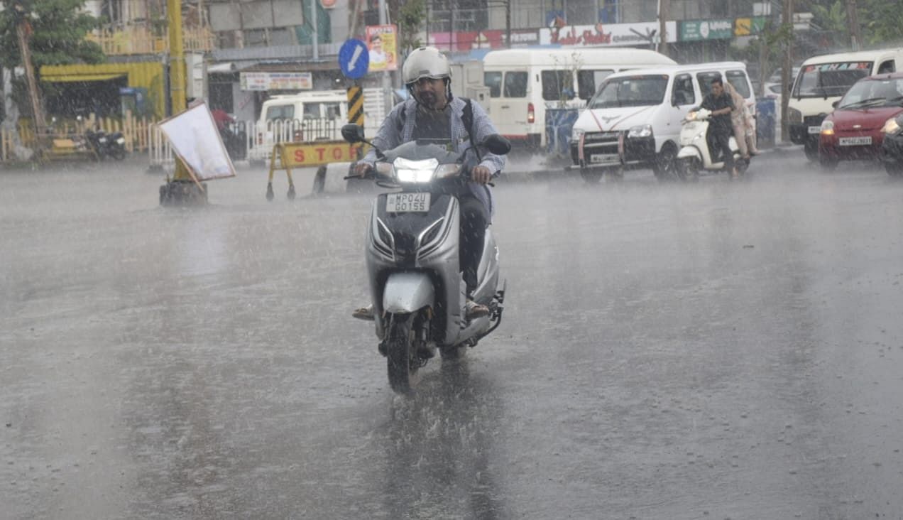 After a sunny day in Bhopal, it rained in the evening, providing relief from heavy rain, 10% more rain than th