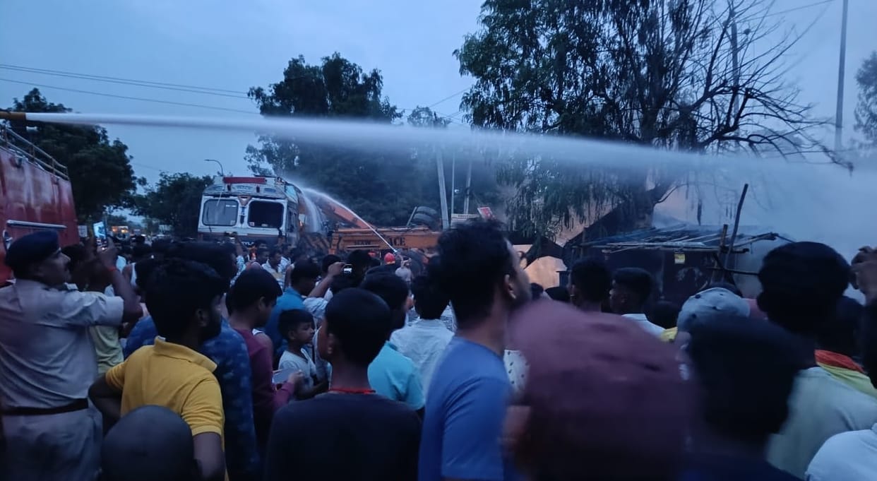 Bihar News: Fuel tanker caught fire in Gaya, JCB vehicle burnt to ashes; A spark arose, accident happened