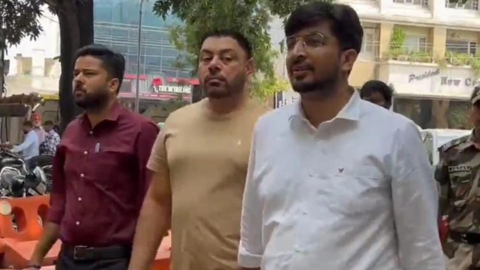 ED arrests close aide of Congress leader bharat bhushan Ashu in tender case