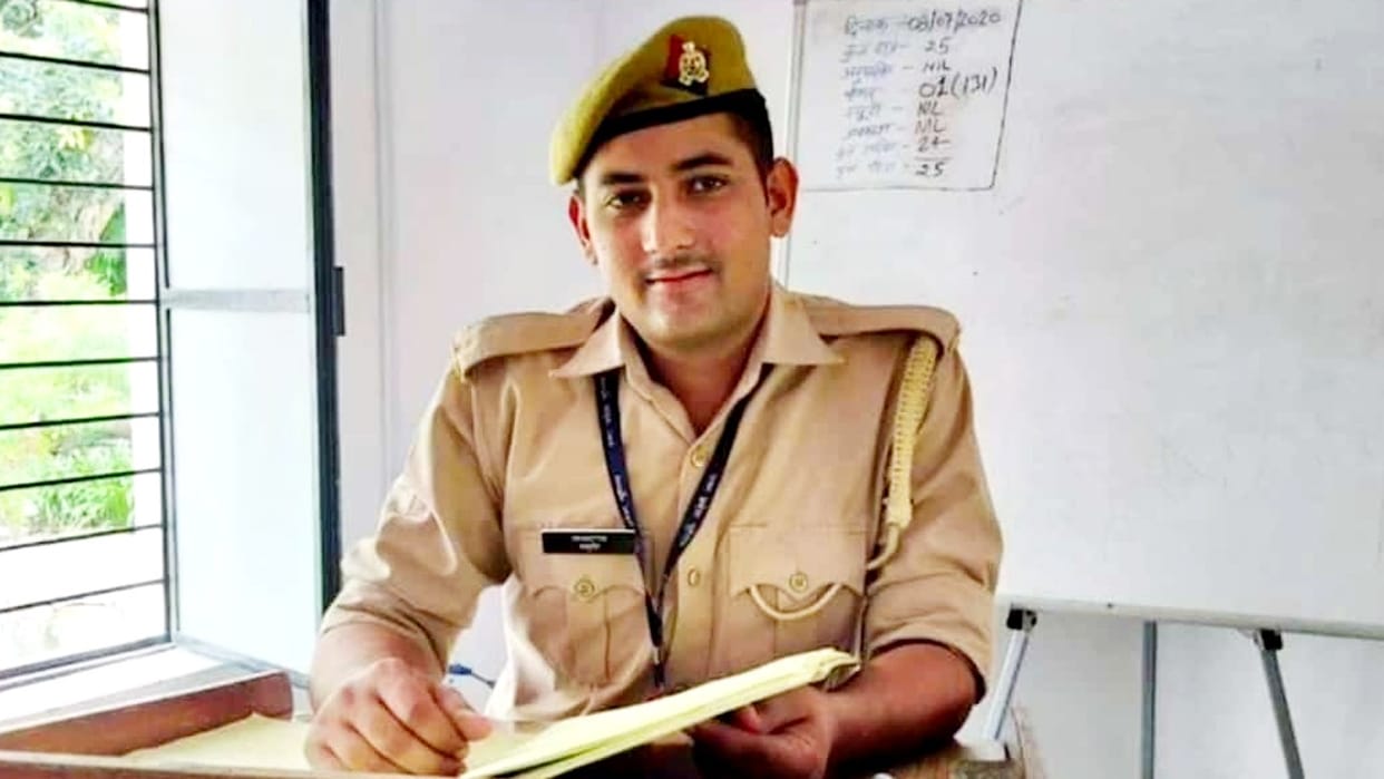 UP Police constable died after being hit by a train in Shahjahanpur