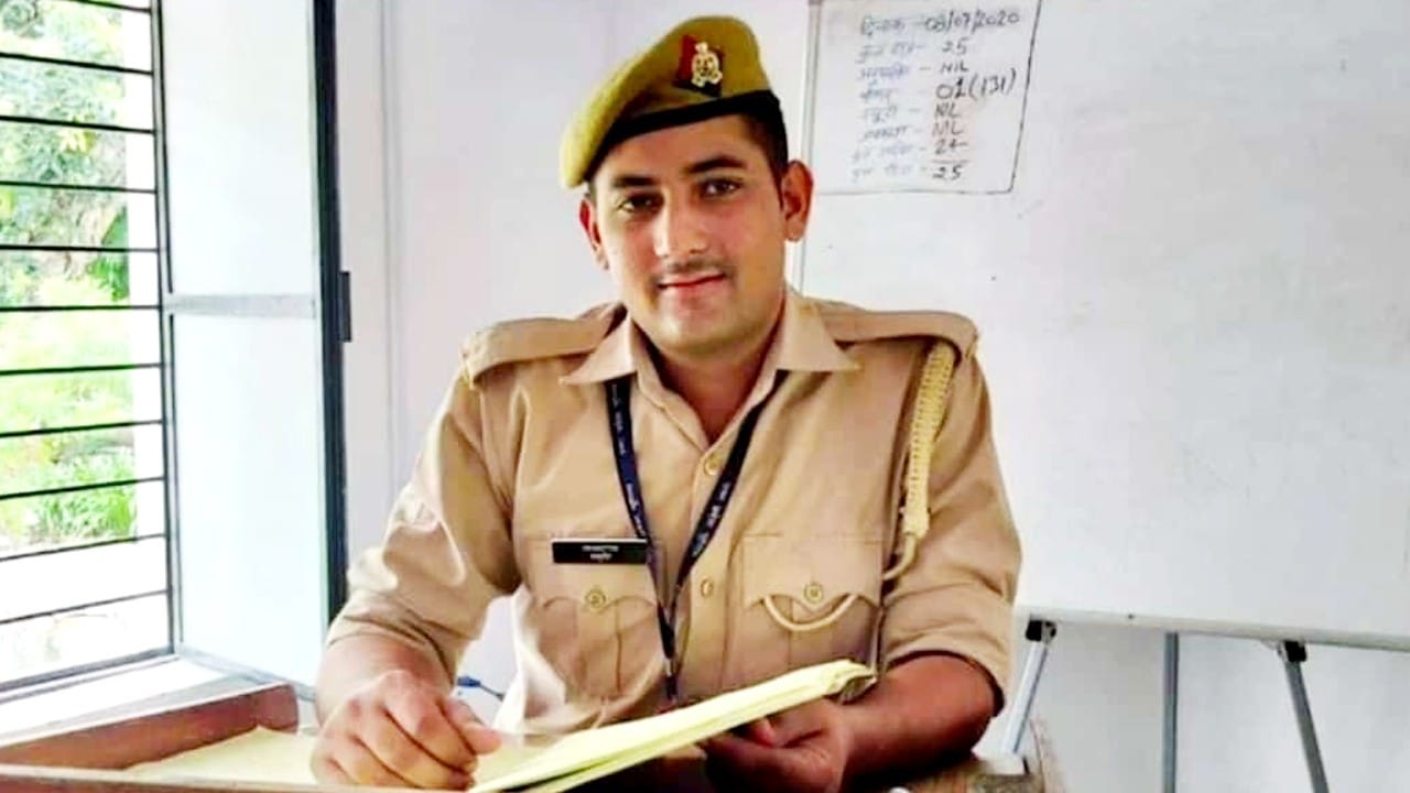 constable died hit by train while crossing the railway track in shahjahanpur