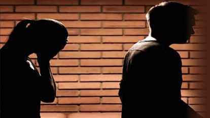 Wife insults in English he can't even understand eighth pass husband expressed pain