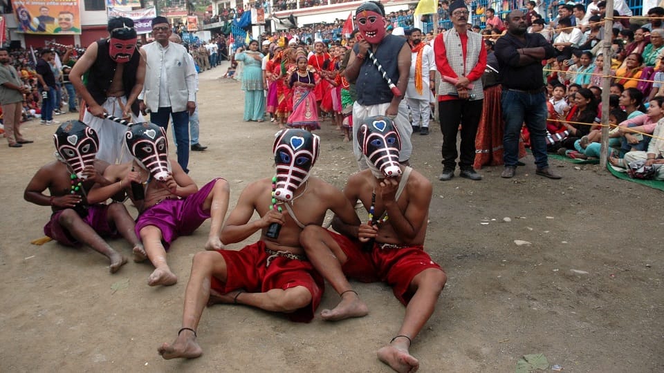 Thousands of people gathered to seek blessings of Lakhiya