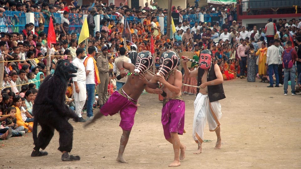 Thousands of people gathered to seek blessings of Lakhiya