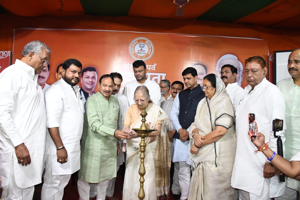 Indore: Former Lok Sabha Speaker Sumitra Mahajan said that the ideology of Congress and Communist is foreign.