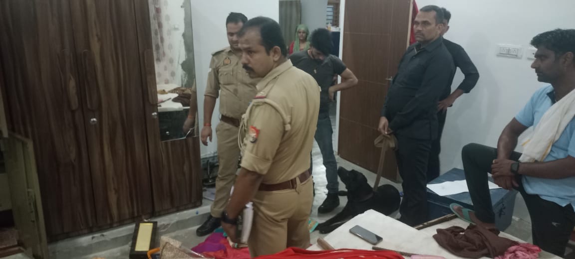 Theft at soldier's house in Agra: Police remembered after 18 days reached with dog squad to investigate