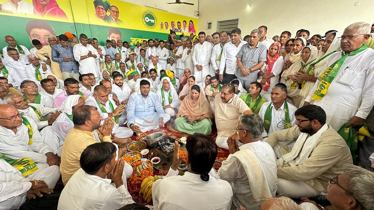 Dr. Ajay Singh Chautala and Dushyant Chautala attended the Havan Yagya in Uchana before filing their nominatio