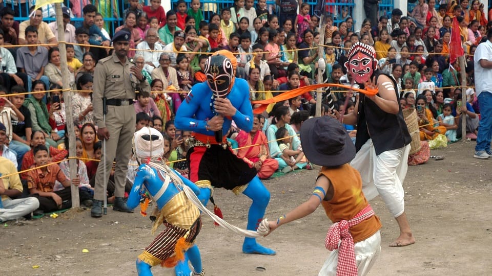 Thousands of people gathered to seek blessings of Lakhiya