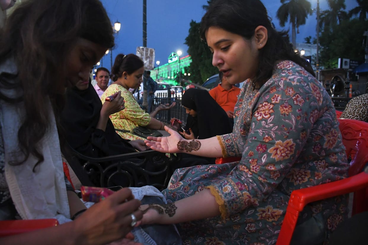 Hartalika Teej tomorrow: Married women will keep Nirjala fast for the long life of their husbands, apply henna
