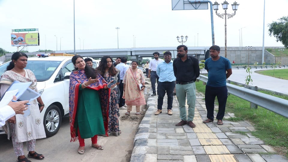 Divisional Commissioner's action inspection exposed fine of Rs 47 lakh on seven ADA contractor firms
