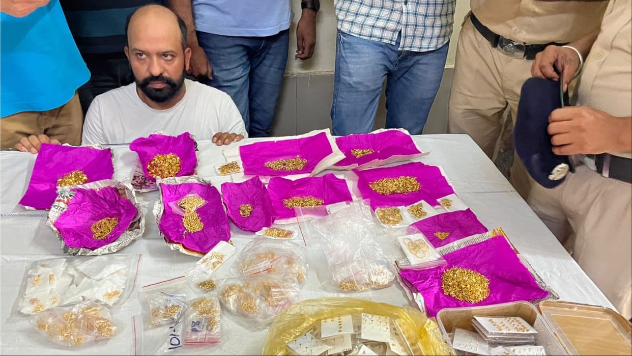 Haryana: Gold smuggling busted, jewelery worth Rs 1.5 crore and five lakh cash found from Paschim Express