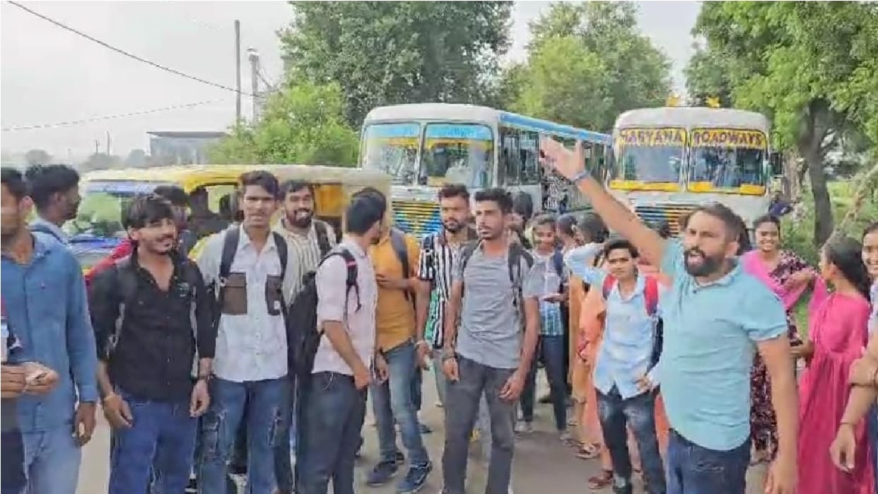 Students upset with lack of buses in Tohana blocked Hisar bypass road