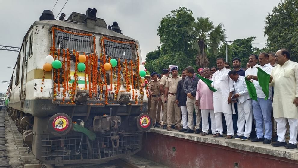 Now go directly from Prayagraj to Maa Vaishno Devi Dham, MP flagged off the train.