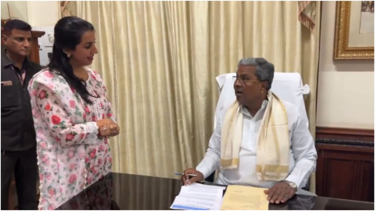 Actor Sanjjanaa Galrani met Karnataka CM Siddaramaiah today and submitted a memorandum to form an association