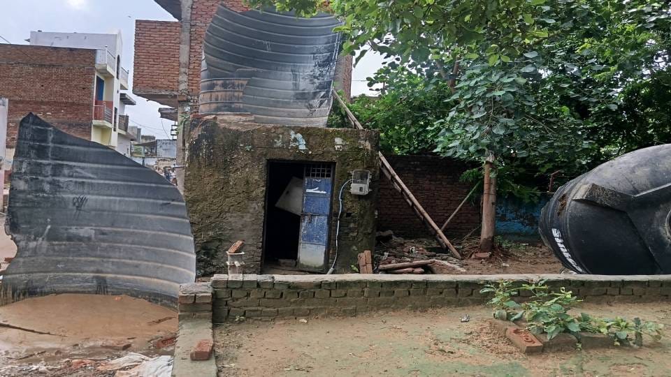 TTSP water tank burst with loud explosion in Agra it was kept with 9.5 lakh