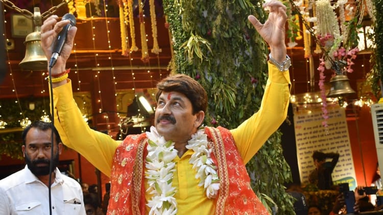 मां कुष्मांडा दुर्गा संगीत समारोह: मनोज तिवारी के भजनों पर झूमे भक्त, काशी और आदि शक्ति का किया बखान