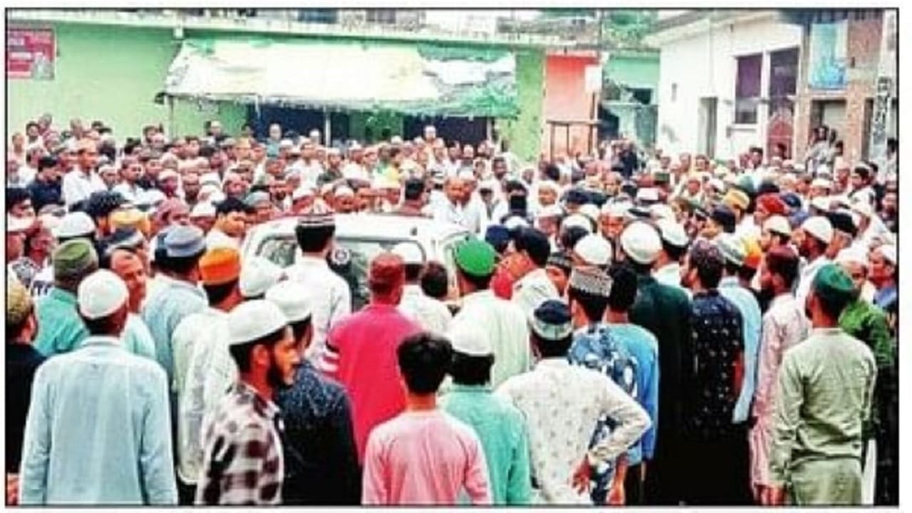 three died in road accident man returning home after bidding farewell to his brother for Umrah