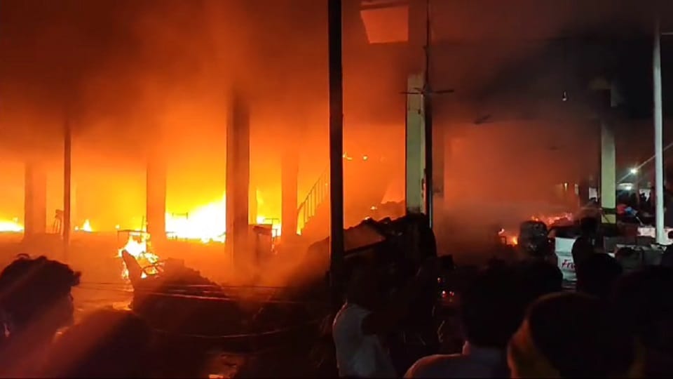 Bareilly: 28 shops burnt to ashes in massive fire in Delapir Mandi.