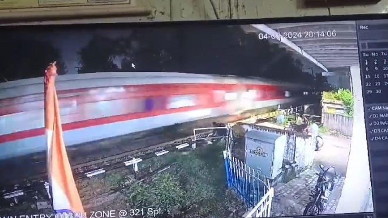 constable died hit by train while crossing the railway track in shahjahanpur