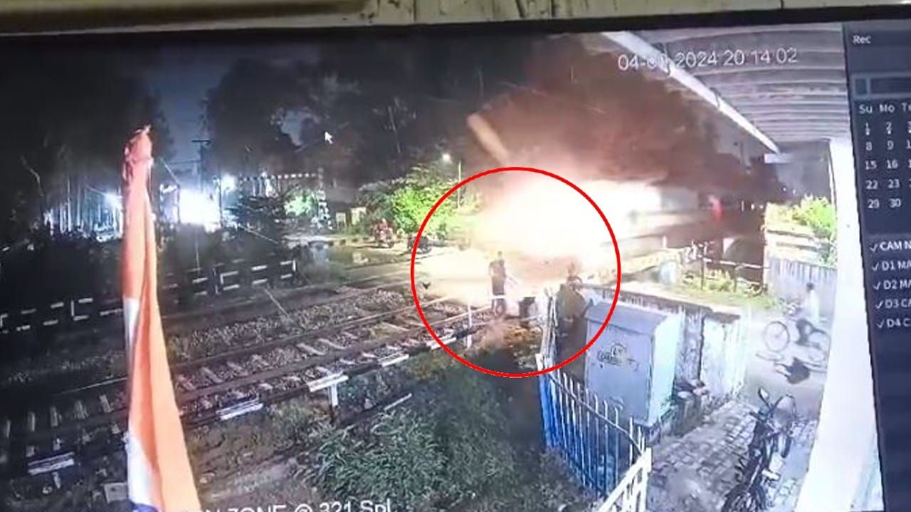 constable died hit by train while crossing the railway track in shahjahanpur