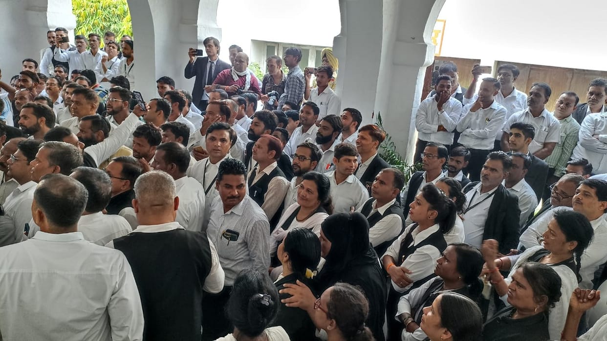 Advocates protest against the kasganj lawyer murder in bareilly