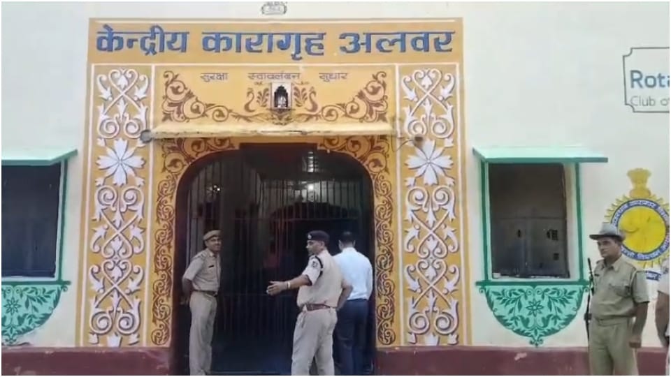 Alwar News: Search operation conducted in Central Jail barracks were checked