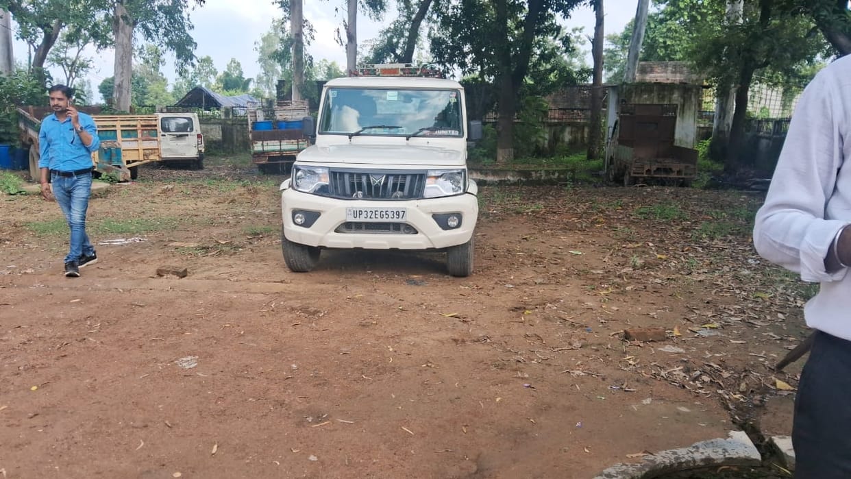 Lekhpal arrested while taking bribe in Bahraich.