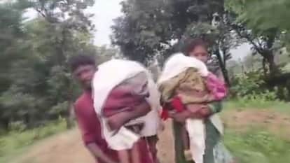 parents walked 5KM carrying dead bodies of two children In Chhattisgarh