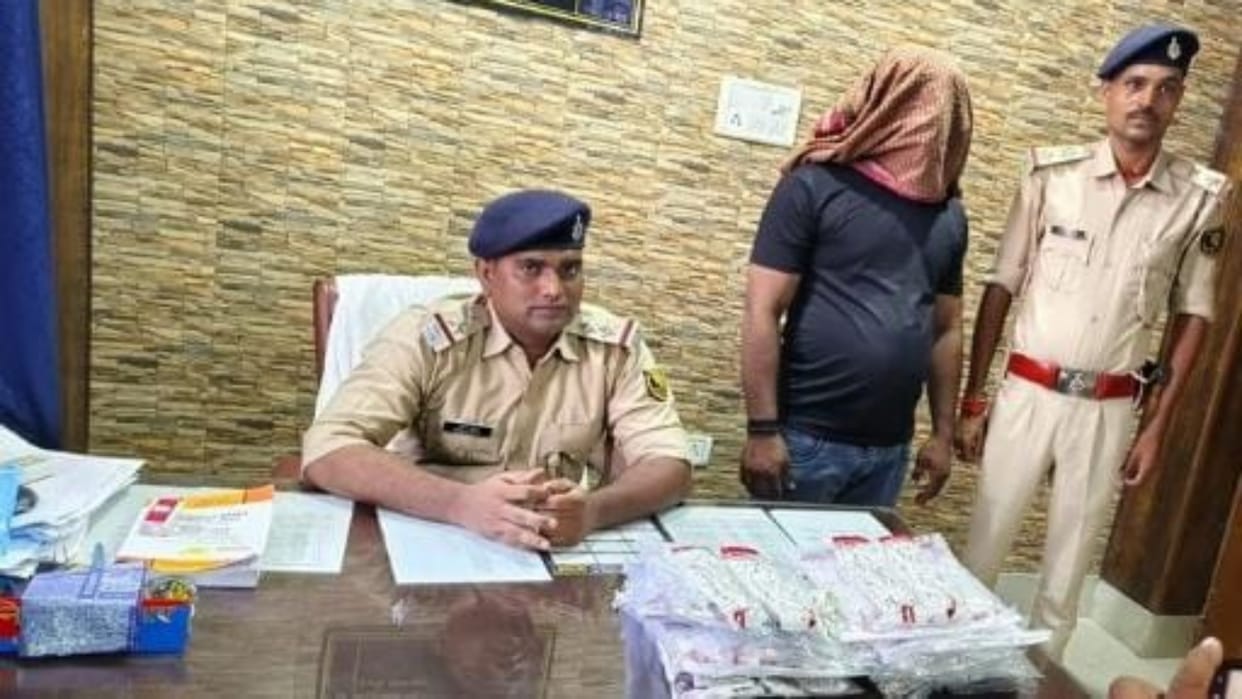Bihar News: 11 quintals of silver being taken from UP to Bihar caught in Gopalganj, two smugglers detained