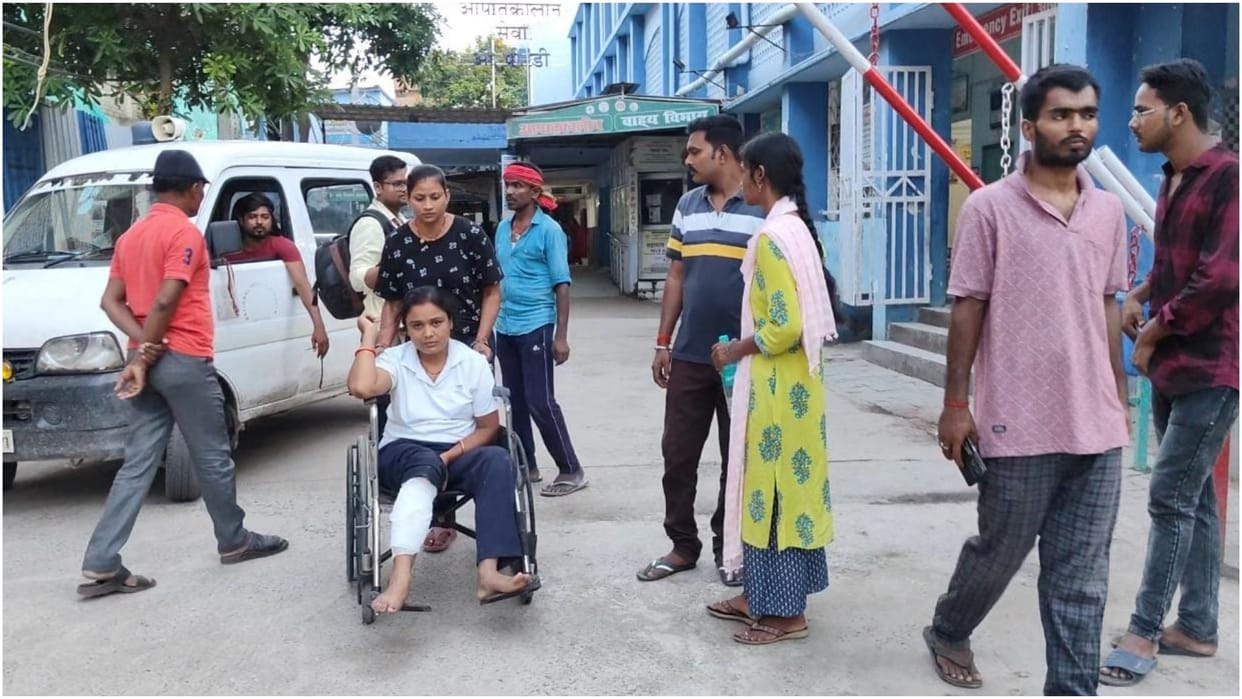Bihar News : dog bite in Begusarai Bihar Bihar police constable with many injured by bog bite