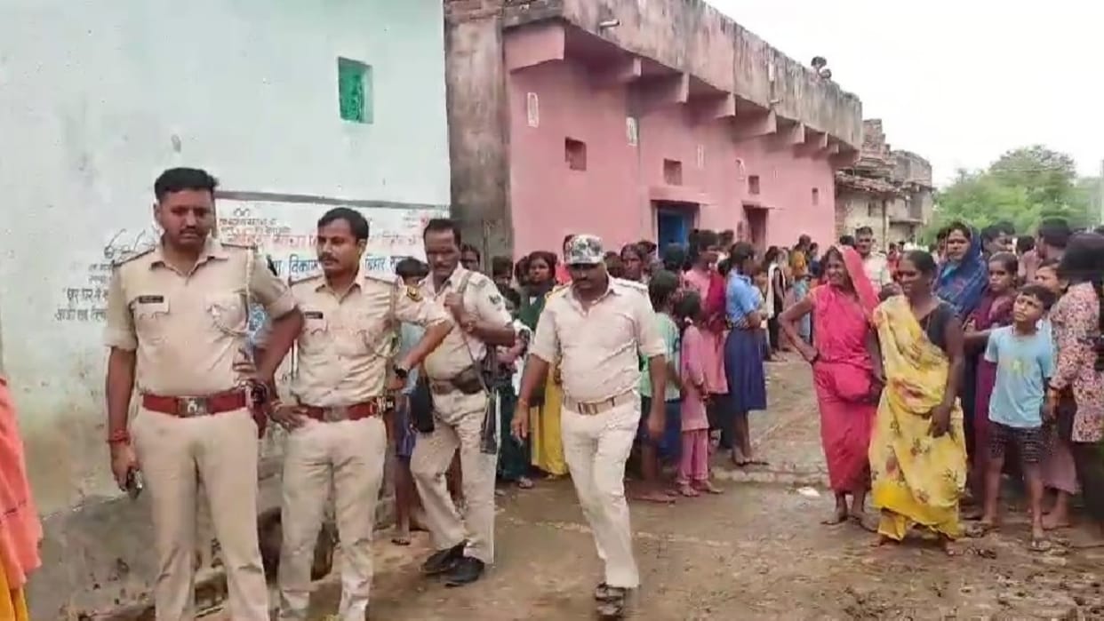 Bihar News: Fierce fighting and stone pelting between two groups in Patna; Mother died on spot, son injured