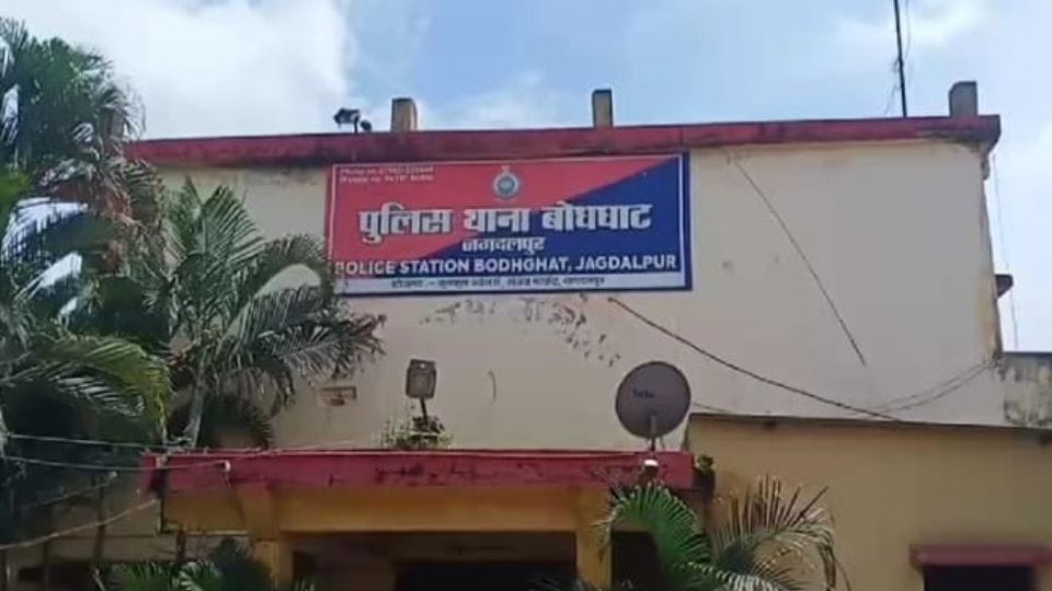young man cheated a girl of Rs 6 lakh in the name of getting her a job
