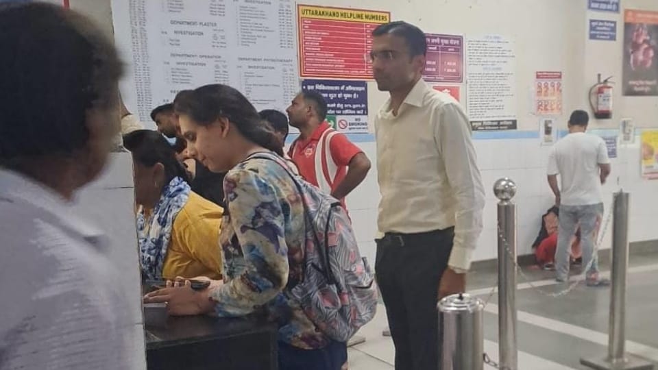 Dehradun DM Savin Bansal Surprise inspection  in Coronation Hospital Like Patient Photos
