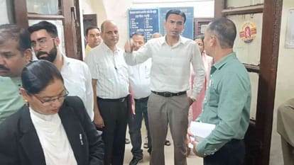 IAS Savin Bansal Dehradun DM profile photo changed on Facebook people told problems in thousands of comments